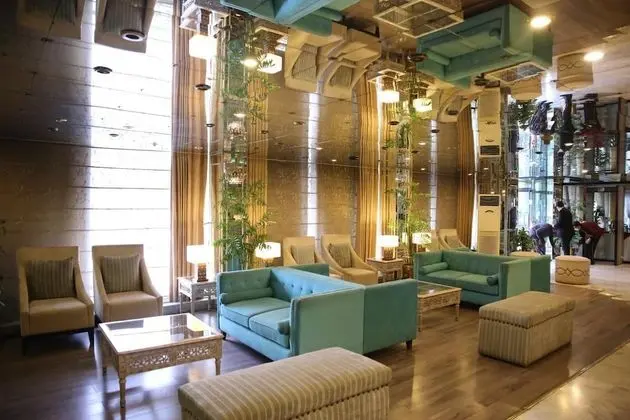 Hotel de Papae Intl - Lobi