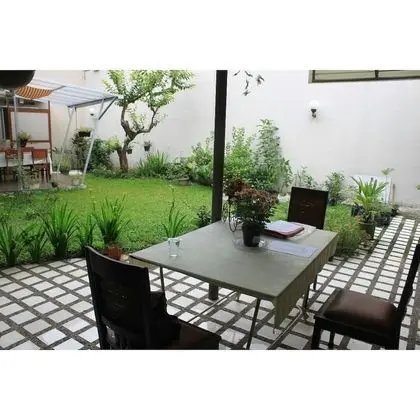 De Riau Cottage by HouseinBandung - Yerinde Yemek