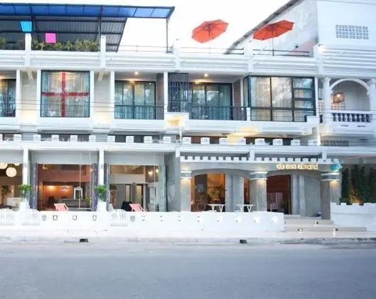 DE SEA ALMOND HOTEL