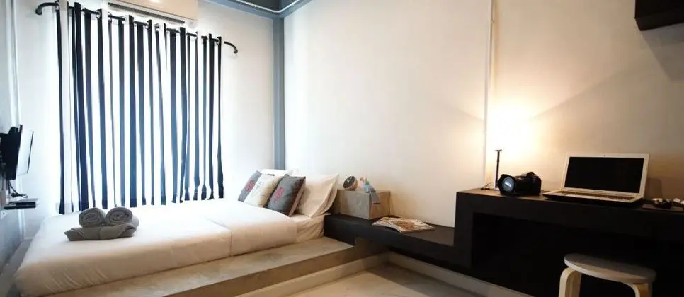 DE SEA ALMOND HOTEL