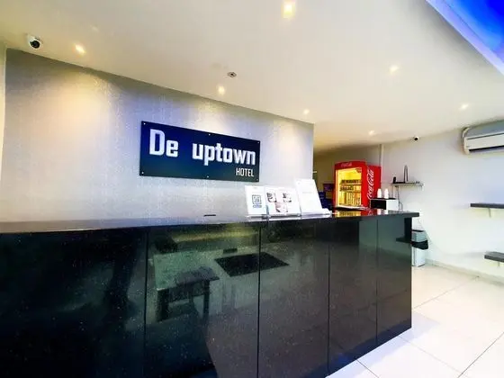 DE UPTOWN HOTEL P J 222