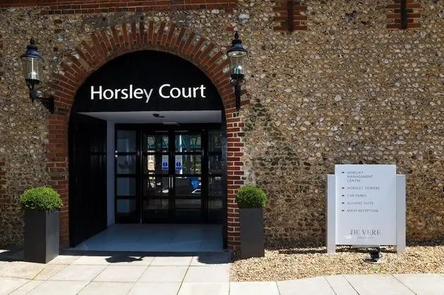 De Vere Horsley Estate - Dış Mekan