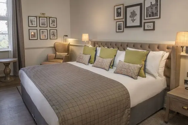 De Vere Latimer Estate - Oda