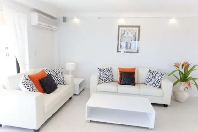 De Ville Apartments