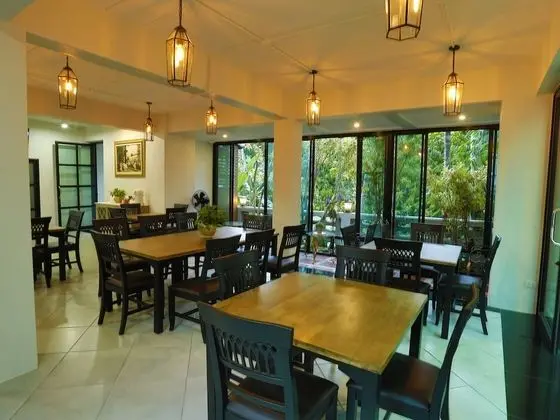 De Ville Nakhon - Yerinde Yemek