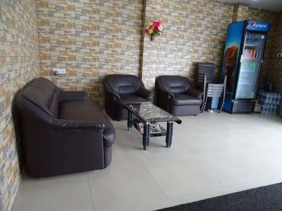 Decent Guest House - Lobi