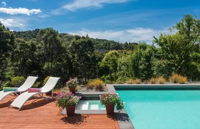 Decks of Paihia Bed and Breakfast