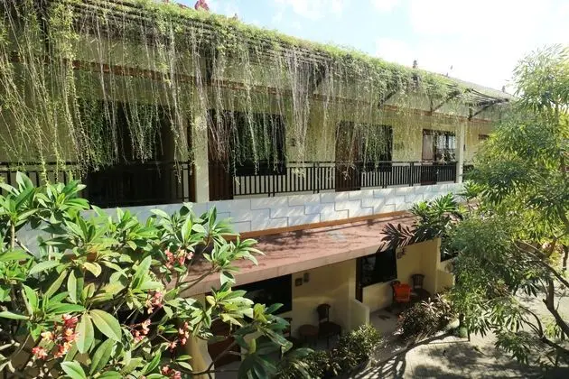 Dee Mansion