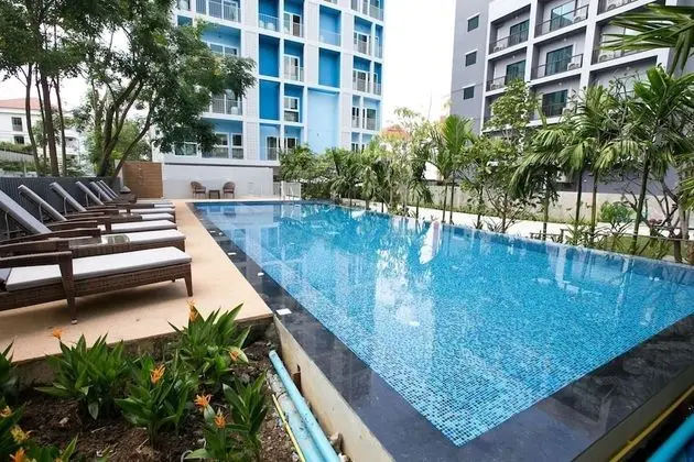 DeeProm Pattaya Hotel - Havuz