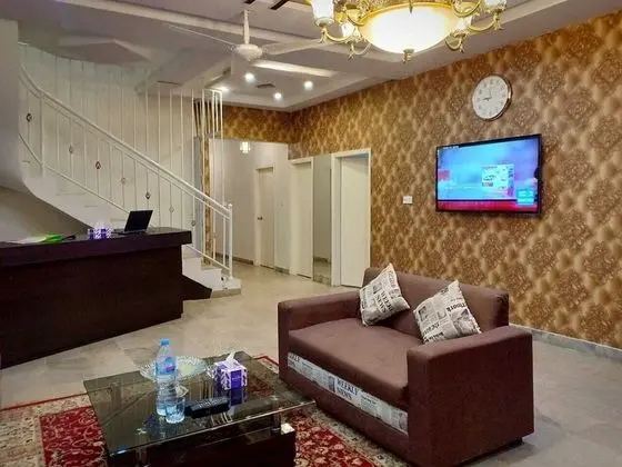 Hotel Defence Inn - Lobi