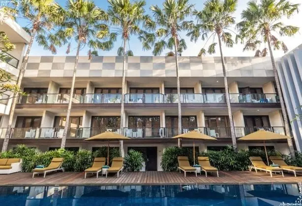 Dekuta Hotel - CHSE Certified - Havuz