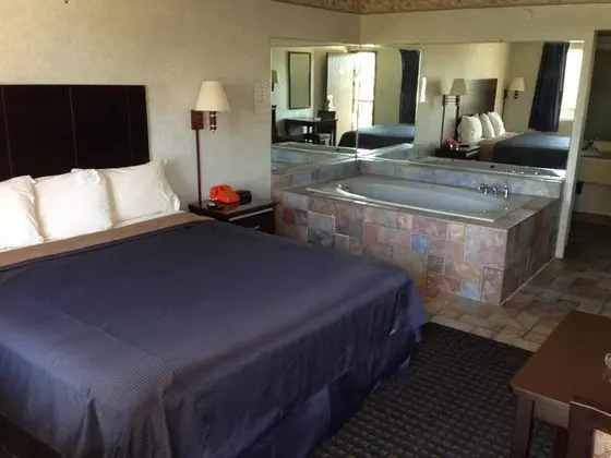 Del Amo Inn - Genel