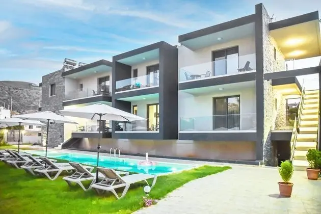 Del Mar Apartments in Stalis