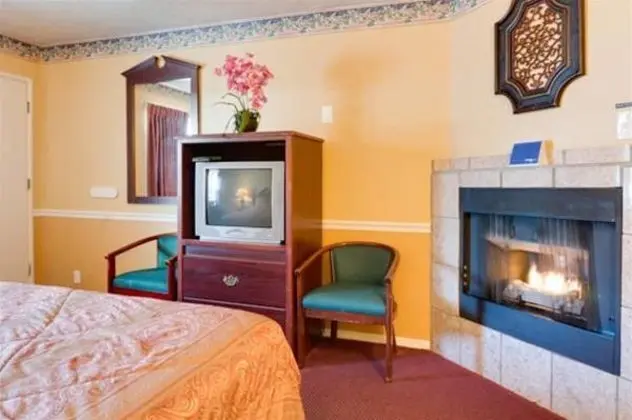 Del Monte Pines Motel