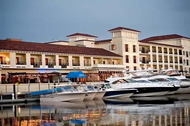 Delamar Greenwich Harbor - Öne Çıkan Resim