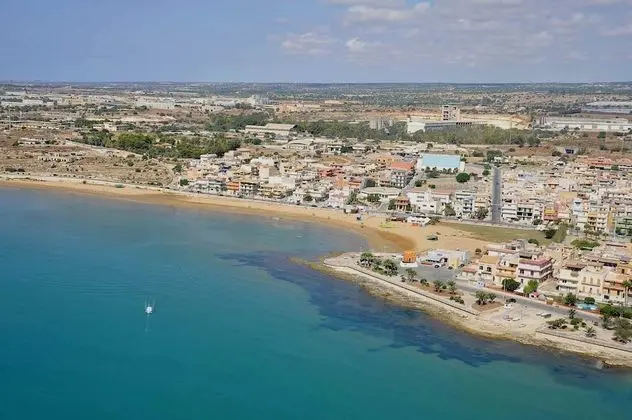 Delfino2 Casesicule, Nice Apartment with Balcony, Sand Beach at 70 mt, Wi-Fi