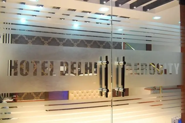 Hotel Delhi Aerocity - Dış Mekan