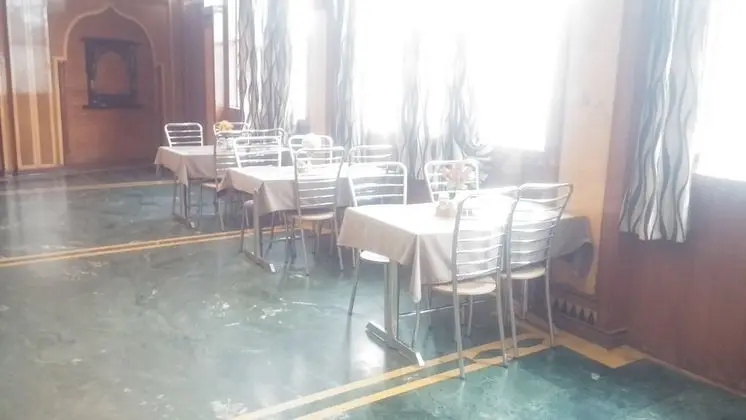 Hotel Delhi Aerocity - Yerinde Yemek