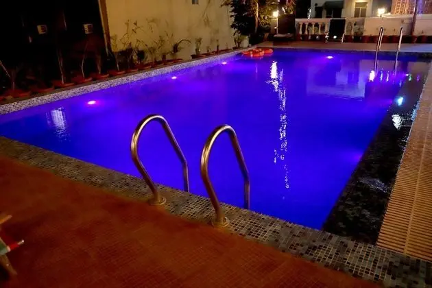 Delhi Homes By Lujo Hotels - Havuz