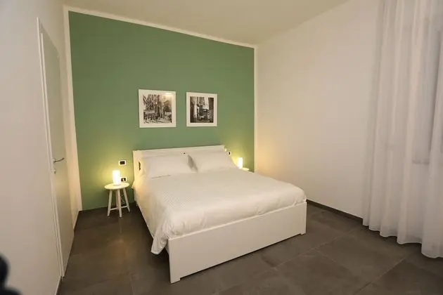 Delia Rooms & Gallery