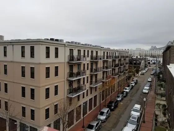 Delightful 2br/2ba Industrial Apt in Nola by Domio - Dış Mekan