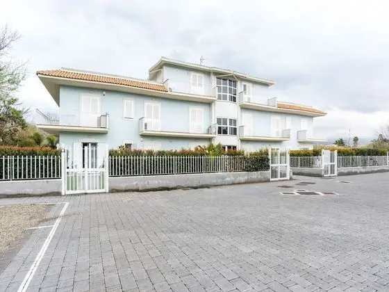 Delightful Apartment in Fondachello With Private Garden