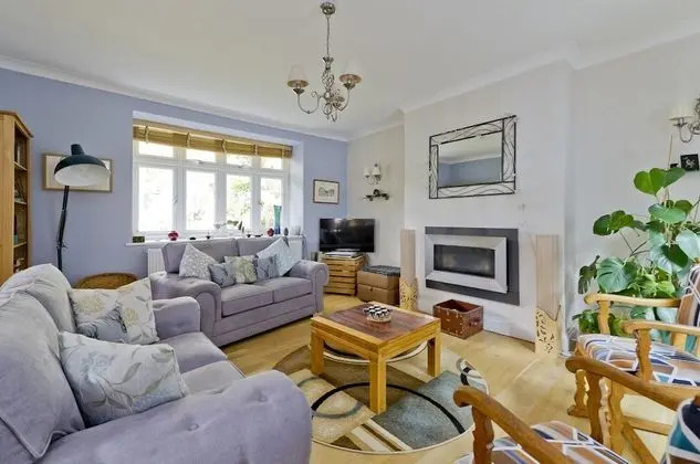Delightful Apartment in Prime Location Near Hampstead Heath by Underthedoormat