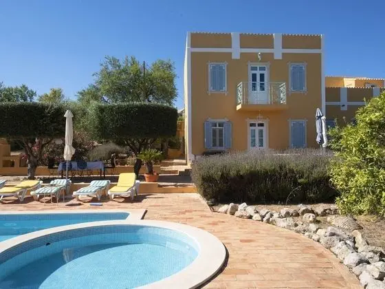 Delightful, Authentic Quinta with Swimming Pool near Beach & Towns