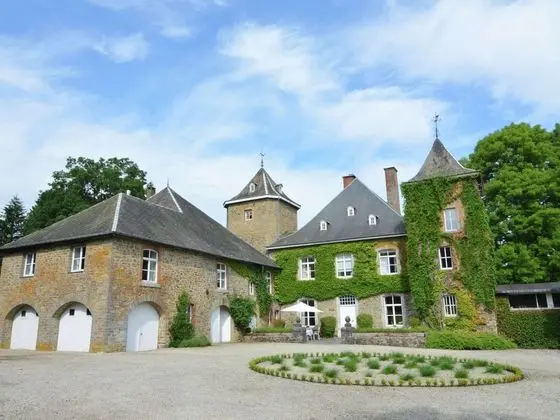 Delightful Castle in Bastogne with Hot Tub - Dış Mekan