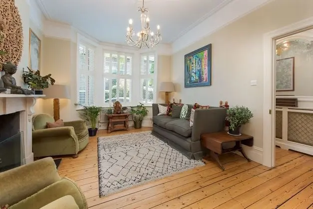 Delightful Family Home in Picturesque Richmond by Underthedoormat