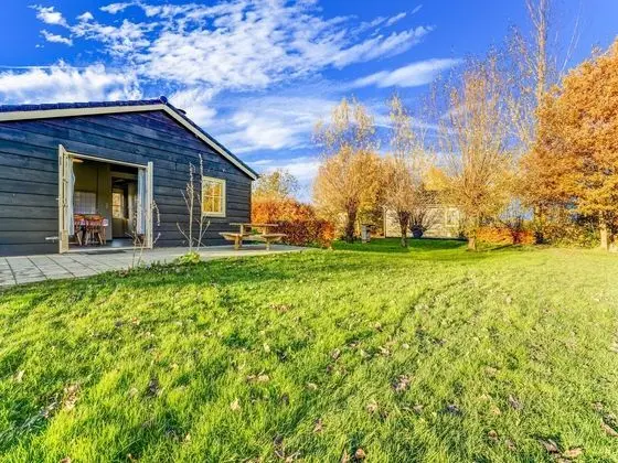 Delightful Holiday Home in Lage Zwaluwe With Garden - Öne Çıkan Resim