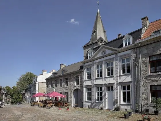 Delightful Holiday Home in Limbourg With Garden - Dış Mekan