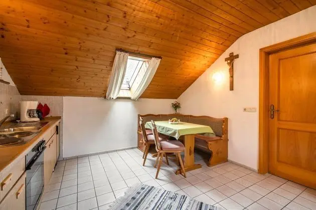 Delightful Holiday Home in Unterammergau With Terrace - Yerinde Yemek