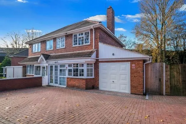 Delightful House 4 bed 2 bath  - Parking