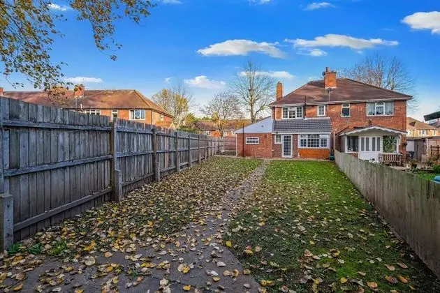 Delightful House 4 bed 2 bath  - Parking