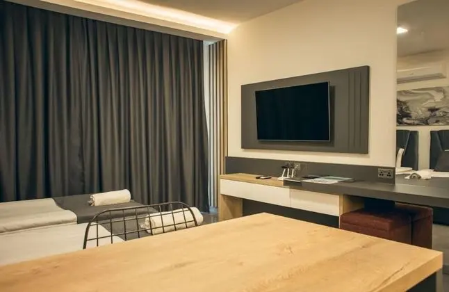 Delightful Studio Flat Close to the Beach With Shared Pool and Balcony in İskele Cyprus - Oda
