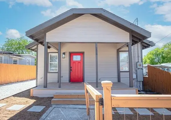 Delightfully Renovated 4 Br/2 BA Near DT Riverwalk