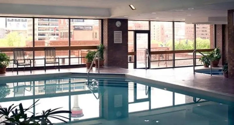 Delta Hotels Calgary Downtown - Havuz