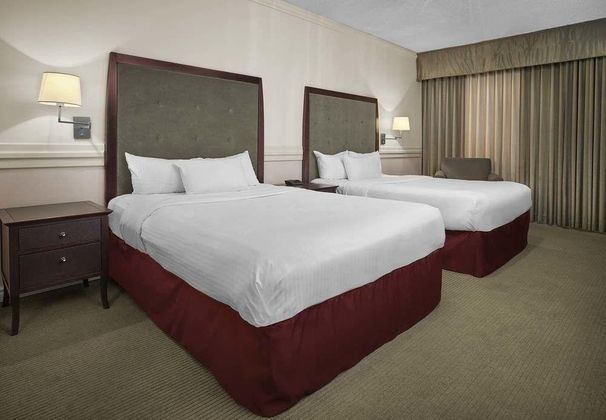 Delta Hotels Edmonton Centre Suites