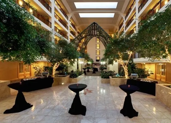 Delta Hotels by Marriott Chicago North Shore Suite - Lobi