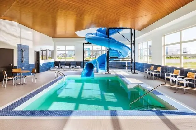 Delta Hotels by Marriott Grande Prairie Airport - Havuz