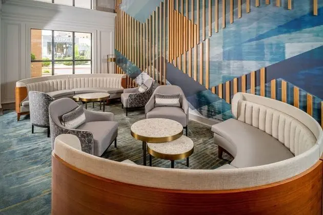 Delta Hotels by Marriott Huntington Downtown - Lobi