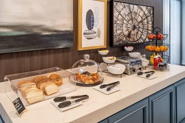 Delta Hotels by Marriott Huntington Downtown - Yerinde Yemek