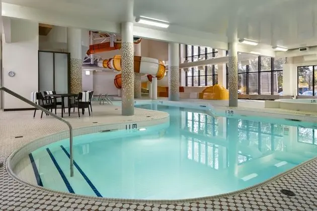 Delta Hotels by Marriott Saskatoon Downtown - Havuz
