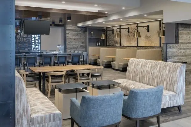 Delta Hotels by Marriott Seattle Everett - Yerinde Yemek