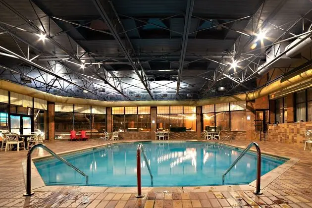 Delta Hotels Racine - Havuz