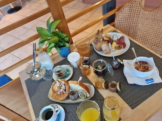 Deltour Hôtel Rodez Bourran - Kahvaltı