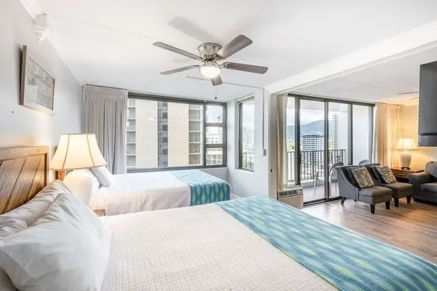 Deluxe 12th Floor Garden View Condo at Waikiki Banyan by Redawning