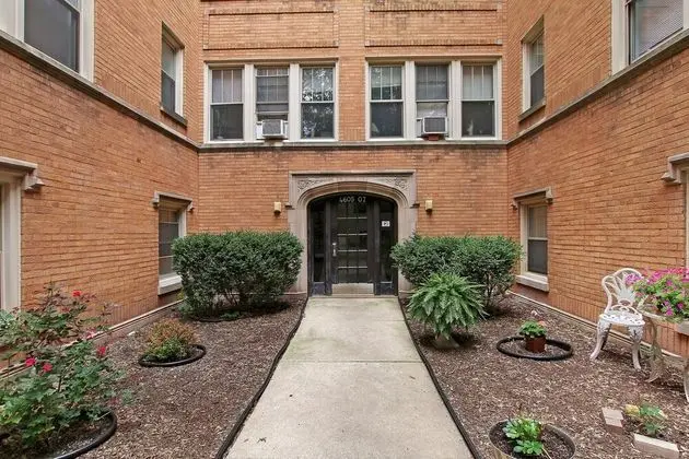 Deluxe 1BR Apt in a Ravenswood