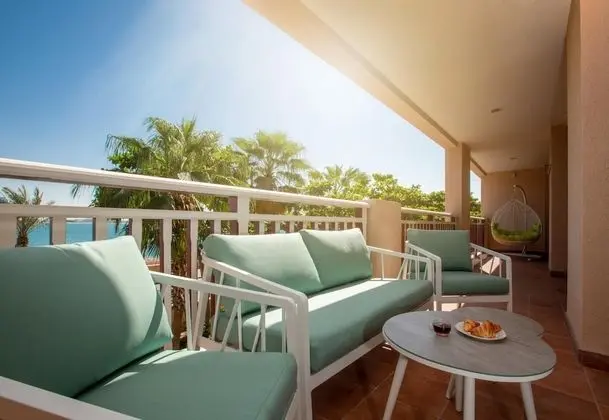 Deluxe 2BR Apartment at Anantara North Residences - Oda